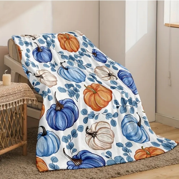 Fall bundle of 5- Soft lap blanket, 24 pc set food Containers & 3 Cards NWT - Picture 4 of 10